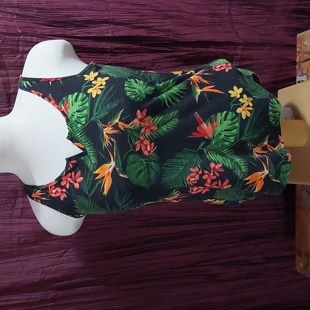 Reitmans Sleeveless Colorful Top Size Small